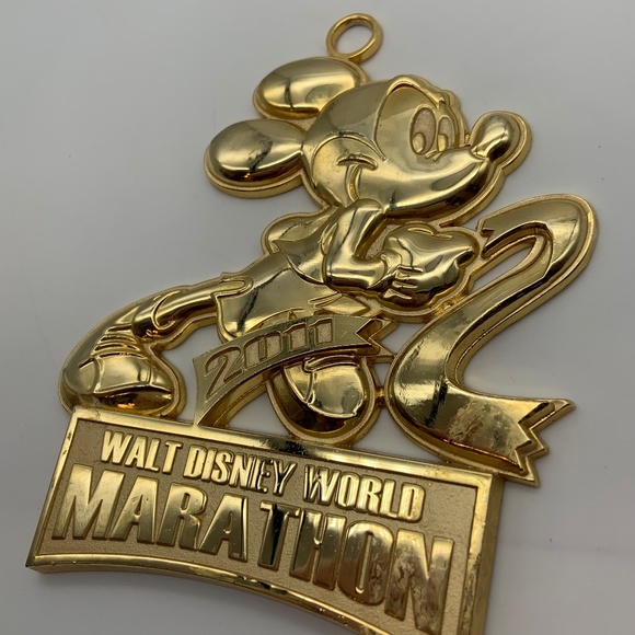 Disney Walt Disney World Marathon Mickey Mouse 2011 Gold Tone Medal - Picture 3 of 12